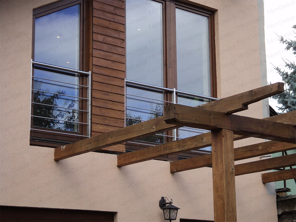 falhoz szerelt rozsdamentes erkelykorlat 01