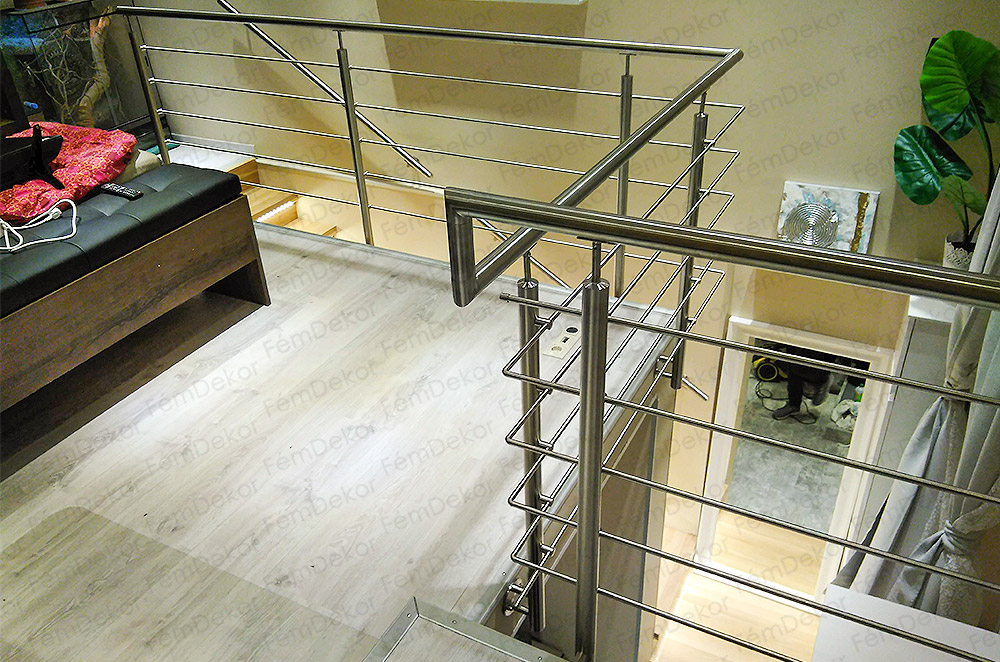 galeriakorlat vizszintes palcazassal 05