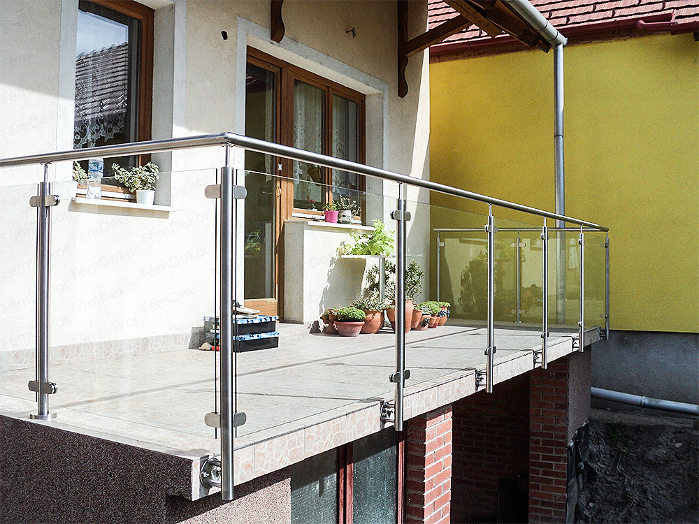 oszlopos uvegkorlat 01