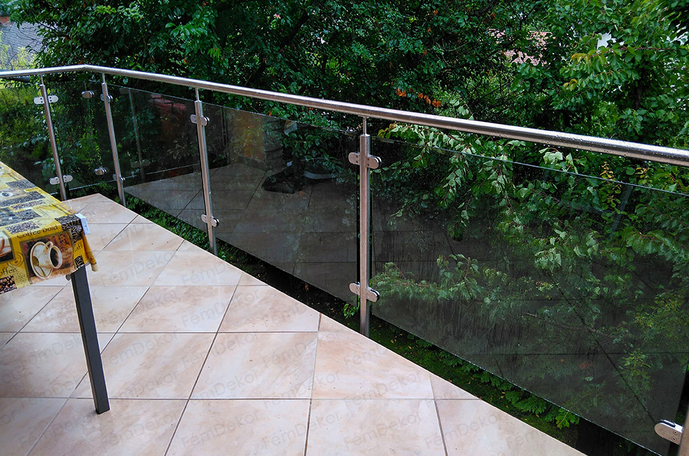 uvegkorlat szurke parsol uveggel es sarok uvegfogoval 03